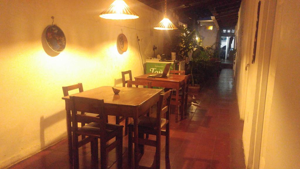 Casa Nica Leon Hostel Extérieur photo