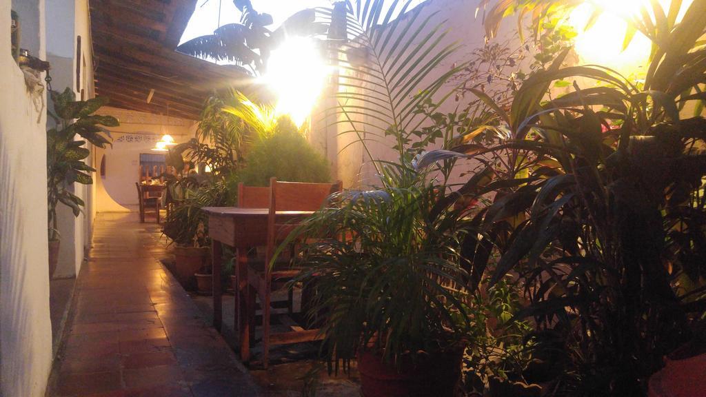 Casa Nica Leon Hostel Extérieur photo